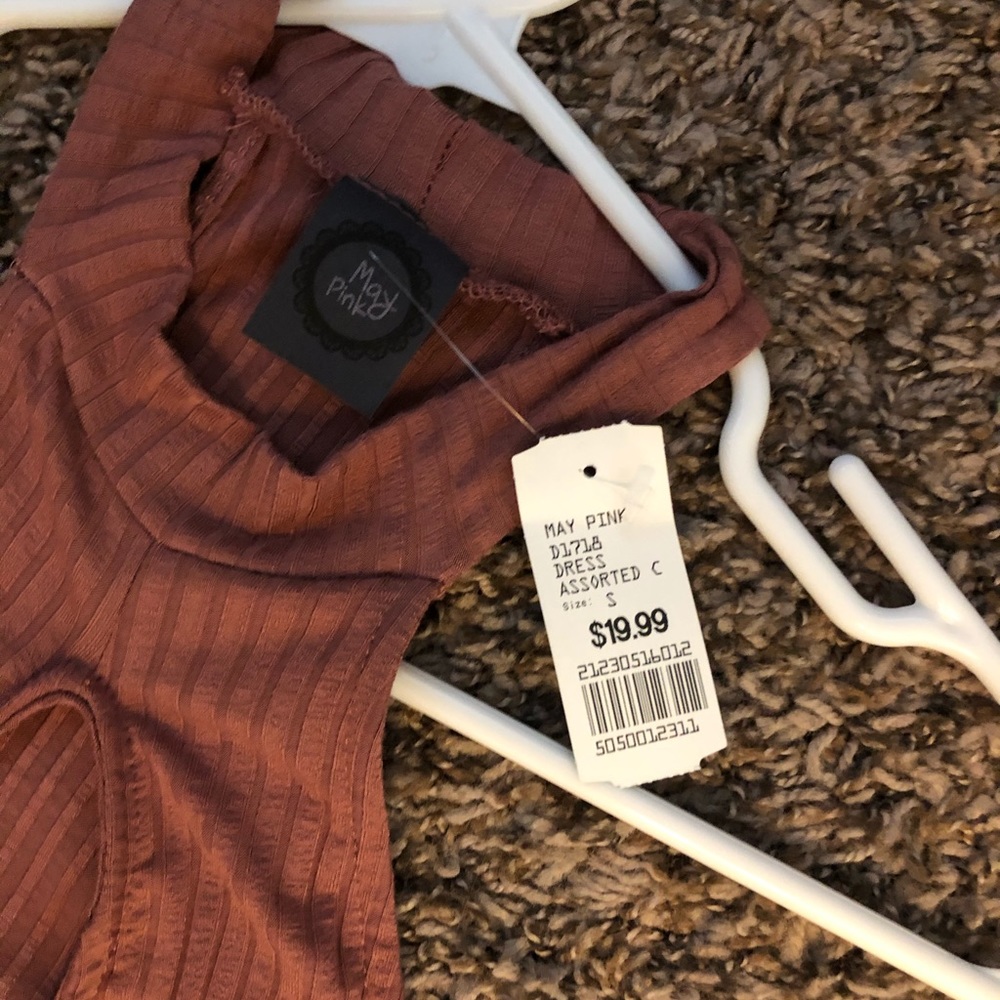 Dress - Picture 2 of 2